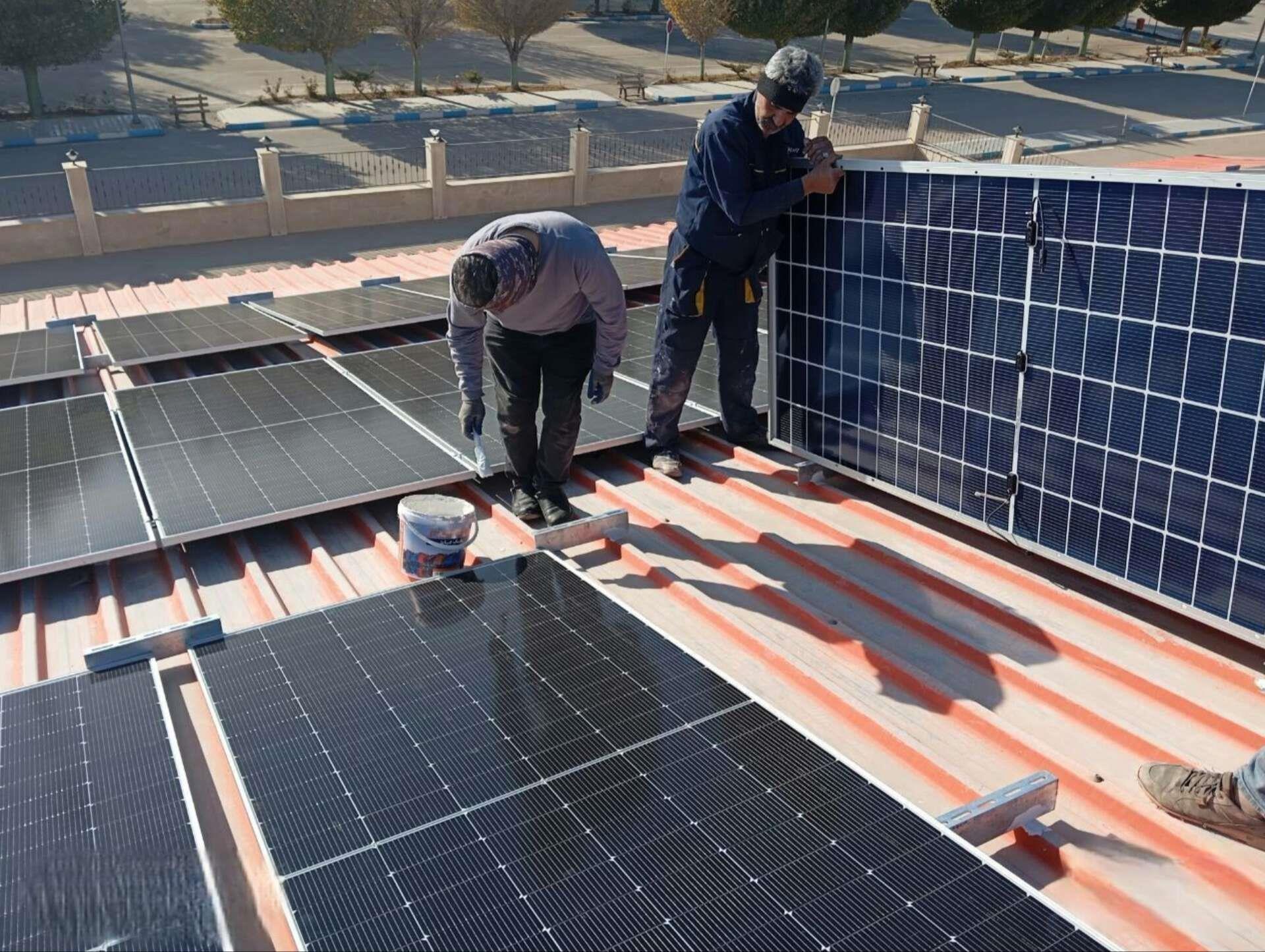 بهره‌برداری از نخستین نیروگاه خورشیدی کشور در فرودگاه بجنورد