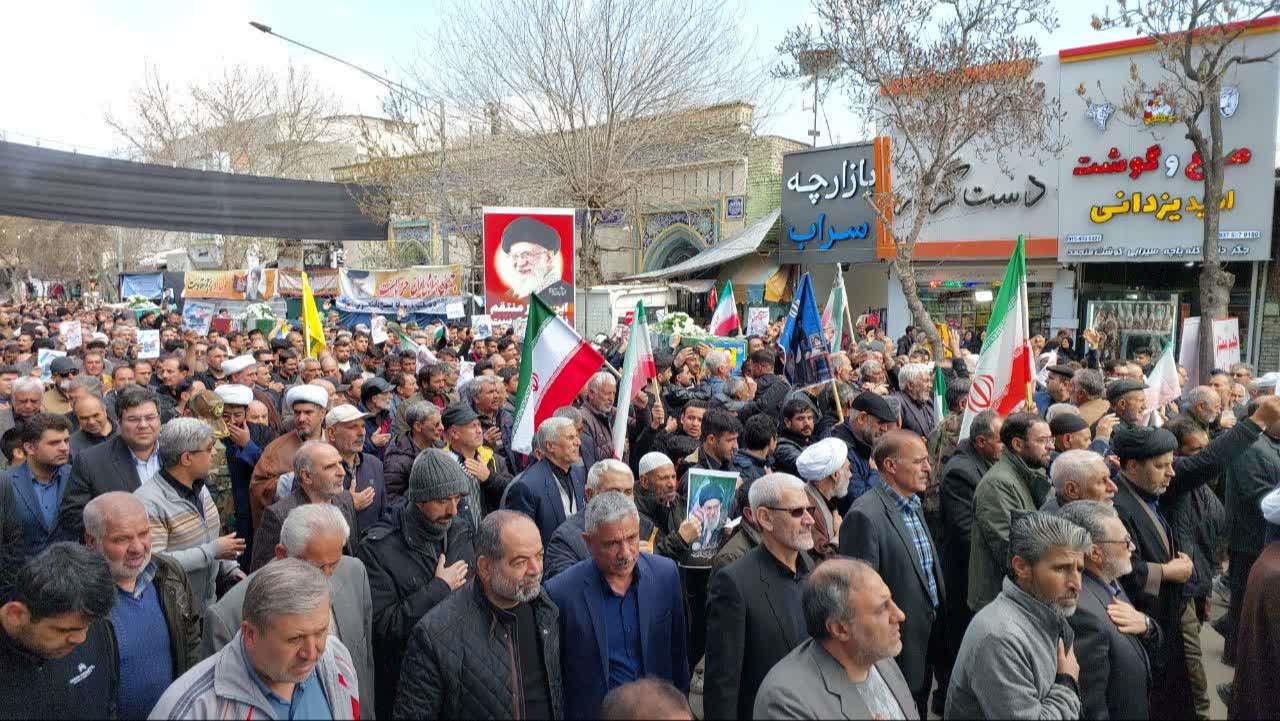 بدرقه باشکوه چهار شهید جنگ رمضان در بجنورد؛ میهمانان بهشتی روی دستان مردم تشییع شدند